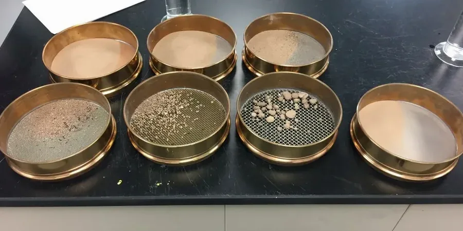 Korngrößenanalyse in Troisdorf (Siebung + Hydrometer)